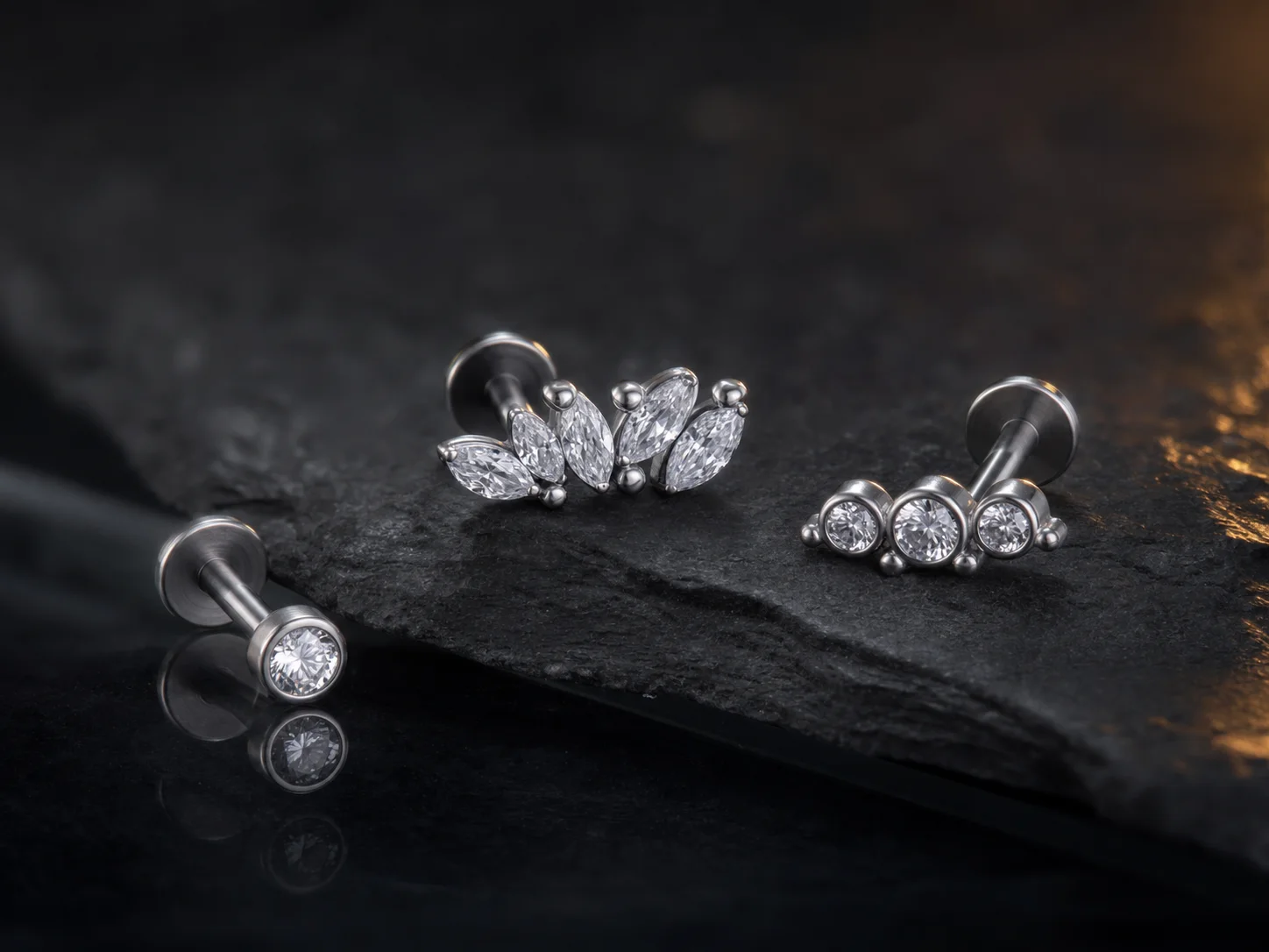 Dengeli ışıltı — Chill Ink Galata için hazırlanmış kulak piercing takısı stil referansı
