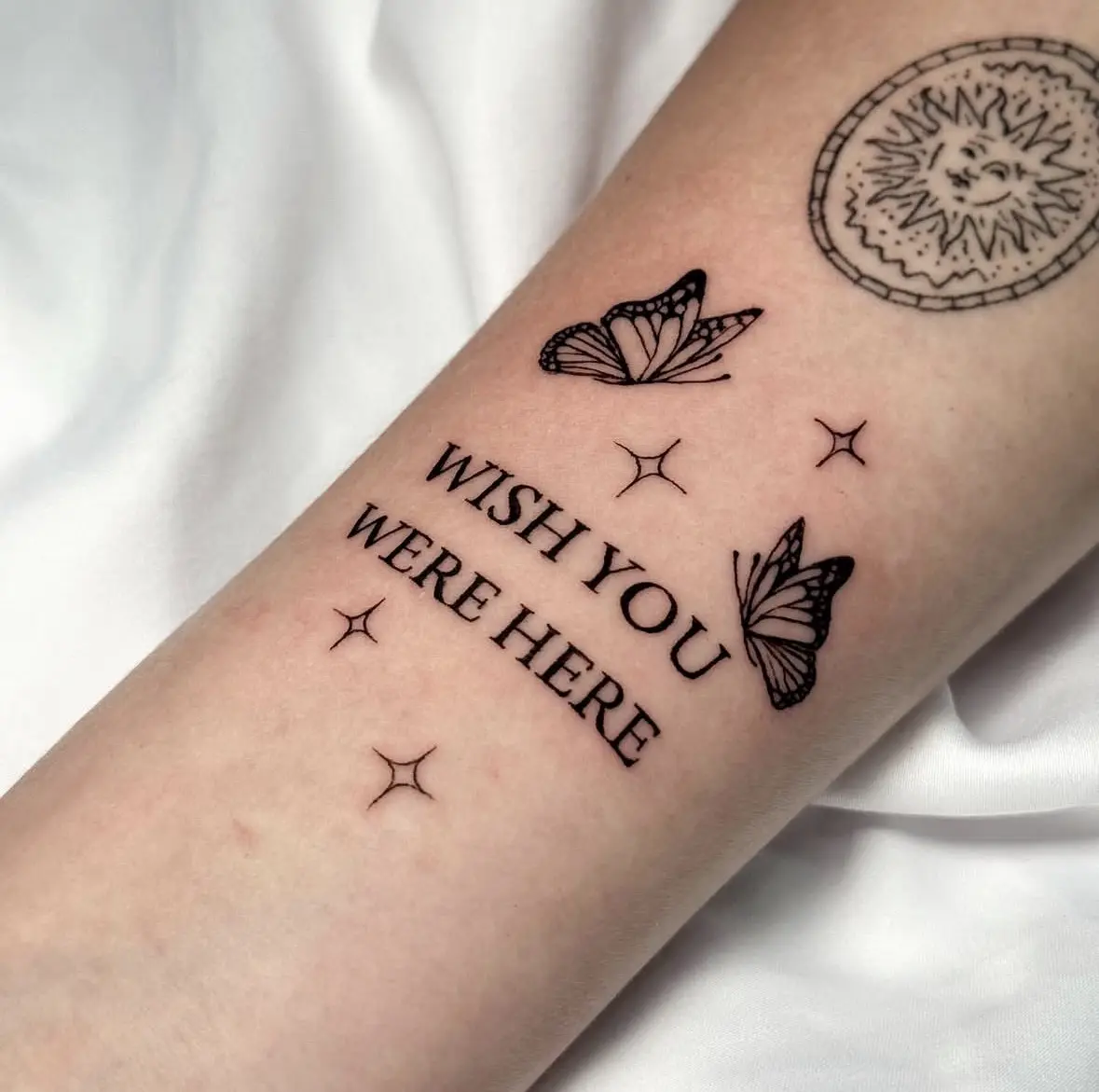 Tatuaje Fine Line en Estambul — Chill Ink Galata — Palabras y símbolos