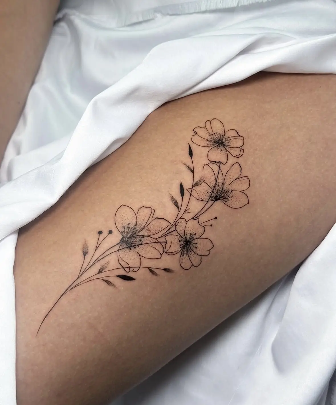 Tatuaje Fine Line en Estambul — Chill Ink Galata